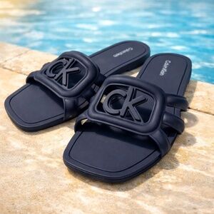 NWOB Calvin Klein Yoana Logo Slide Sandals Navy Blue Size 7 Pool Beach